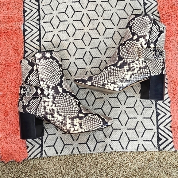 TORY BURCH "KIRA" SNAKESKIN PRINT LEATHER BOOTIES, SZ 10 - Picture 9 of 14